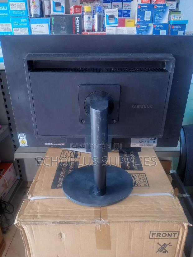 Samsung 24" Led Monitor · Photo 2