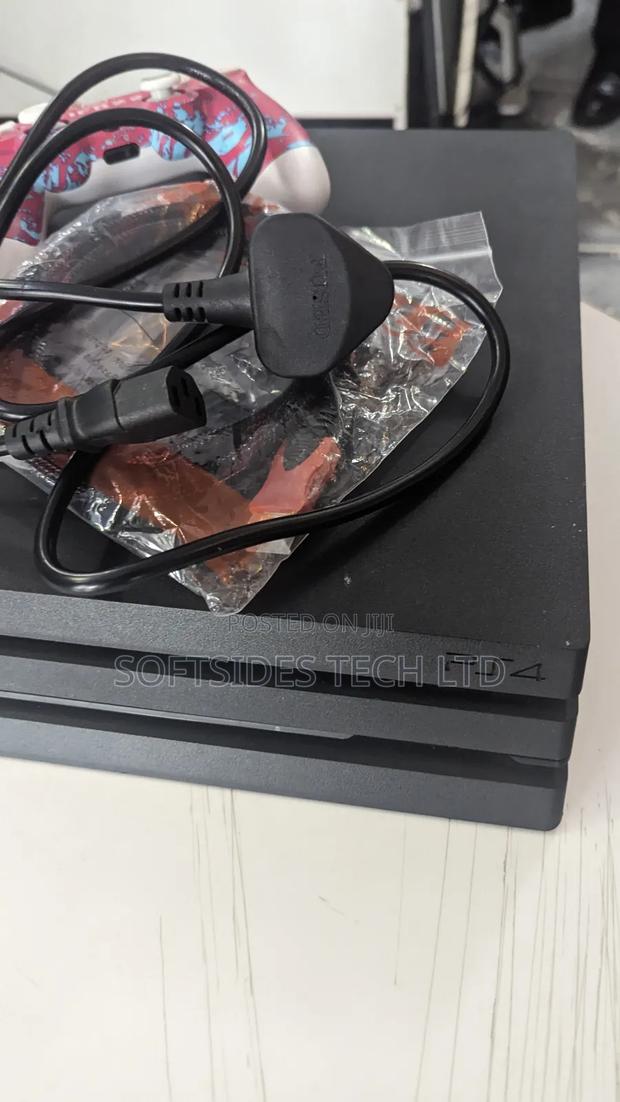 Powerful Playstation 4 Pro, 1tb Console Comes With 2 Pads And 17 Games · Photo 2
