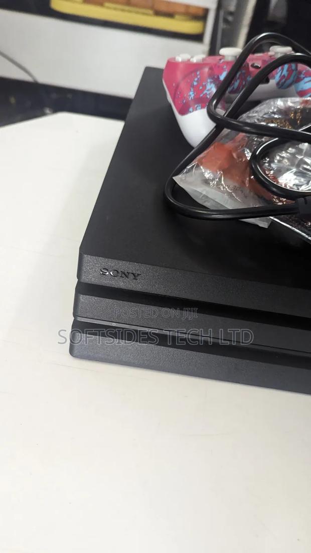 Powerful Playstation 4 Pro, 1tb Console Comes With 2 Pads And 17 Games · Photo 3