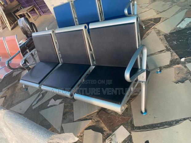 Quality Black Gum Padded Chair · Photo 1