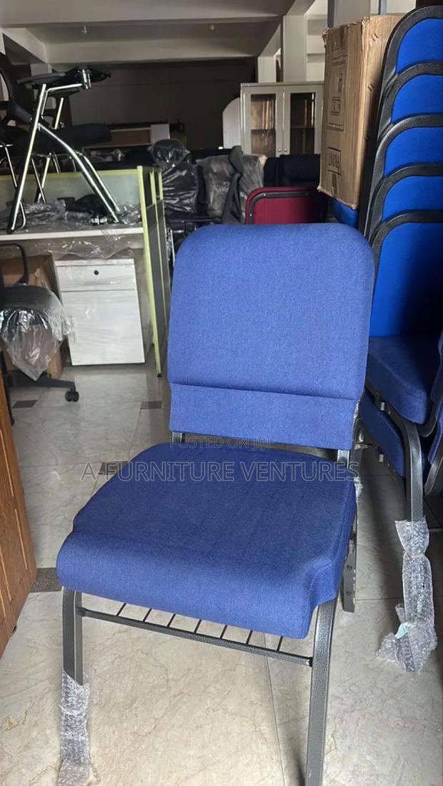 Big Blue Auditorium Chair · Photo 3