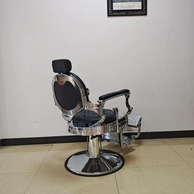 Luxury Brand New Salon Chair · Photo 1