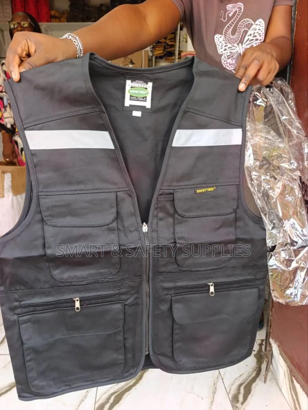 Black Media Vest · Photo 1