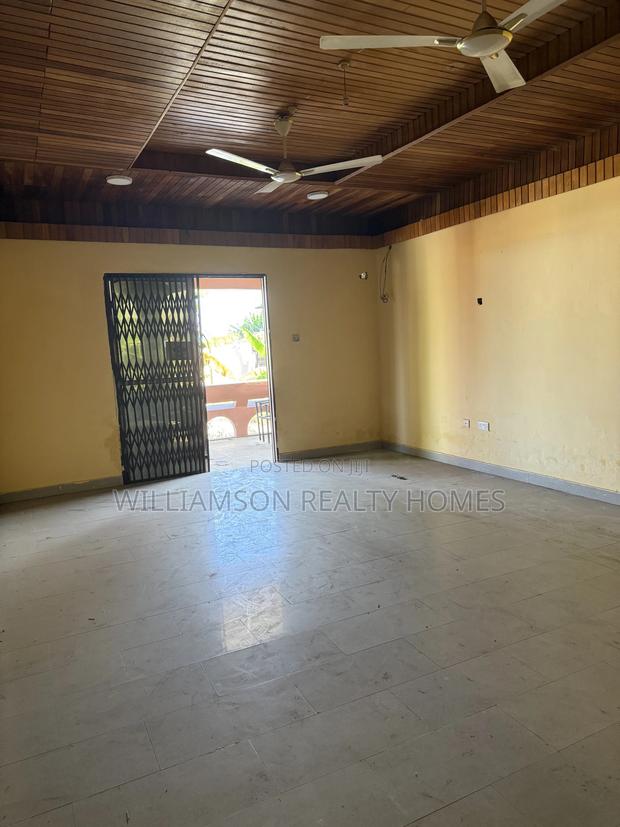 5bdrm House in Community 18 Area, Spintex for rent · Photo 7