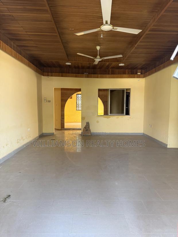 5bdrm House in Community 18 Area, Spintex for rent · Photo 6