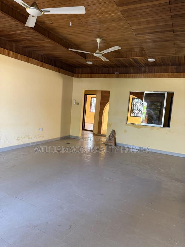 5bdrm House in Community 18 Area, Spintex for rent · Photo 4