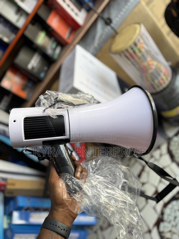 Big Megaphone · Photo 3