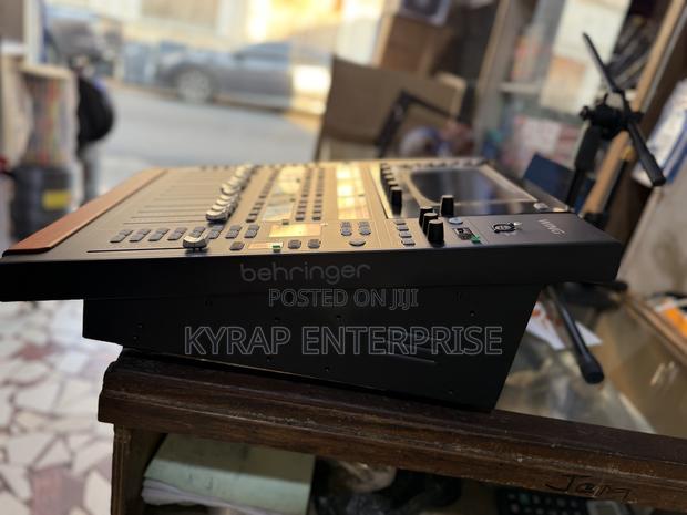 Behringer Wing Compact · Photo 4