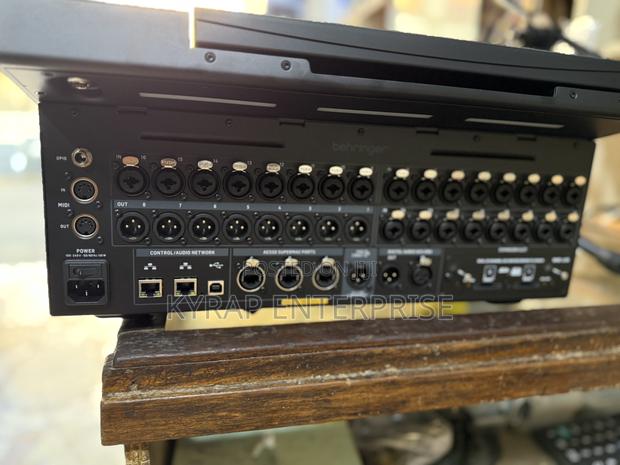 Behringer Wing Compact · Photo 5