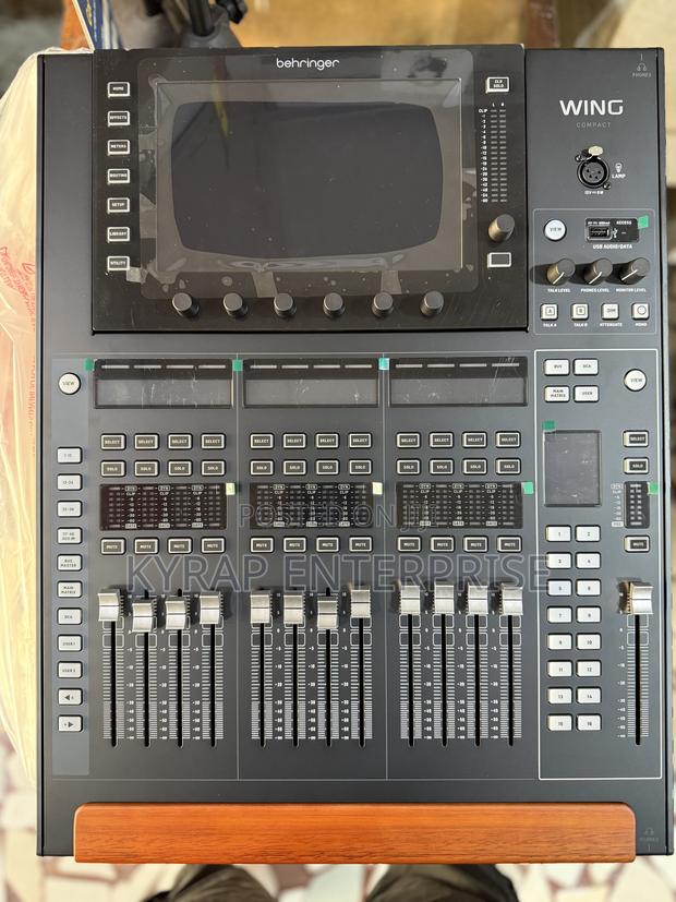 Behringer Wing Compact · Photo 3