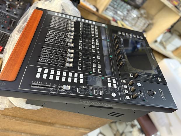 Behringer Wing Compact · Photo 6