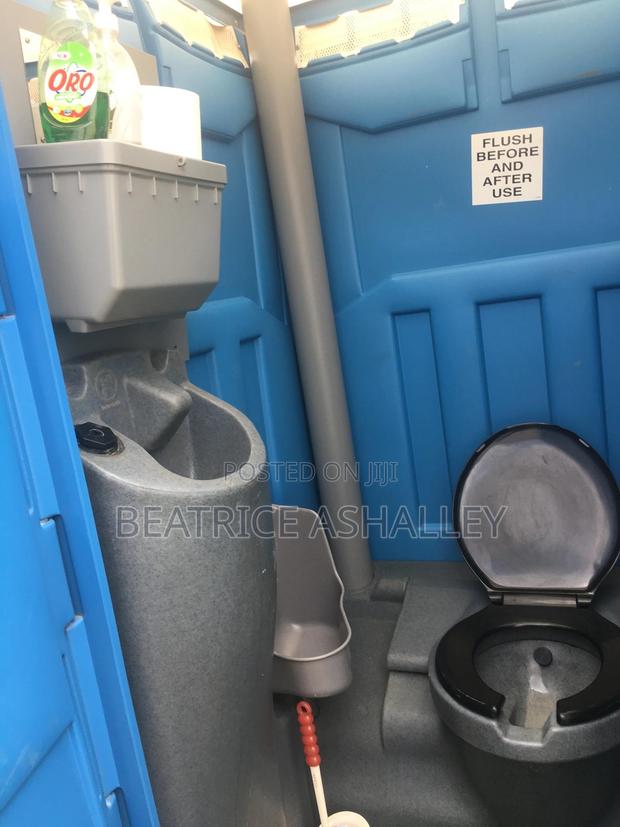 Flushable Portable Toilets For Rent · Photo 4