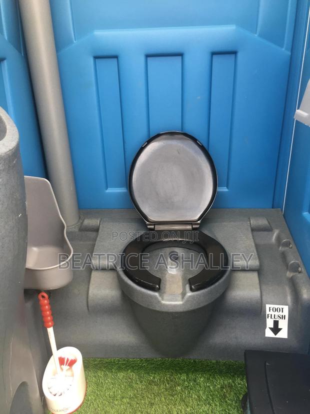 Flushable Portable Toilets For Rent · Photo 5