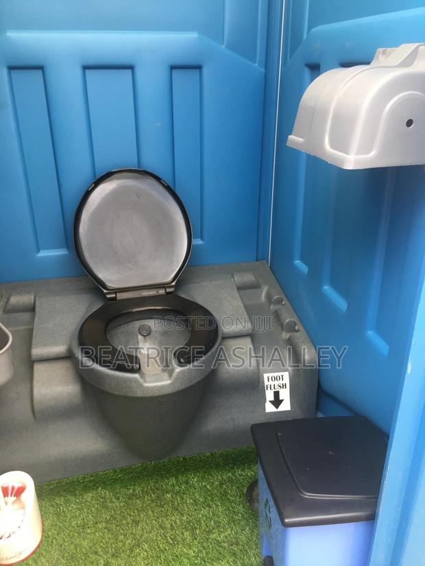 Flushable Portable Toilets For Rent · Photo 6