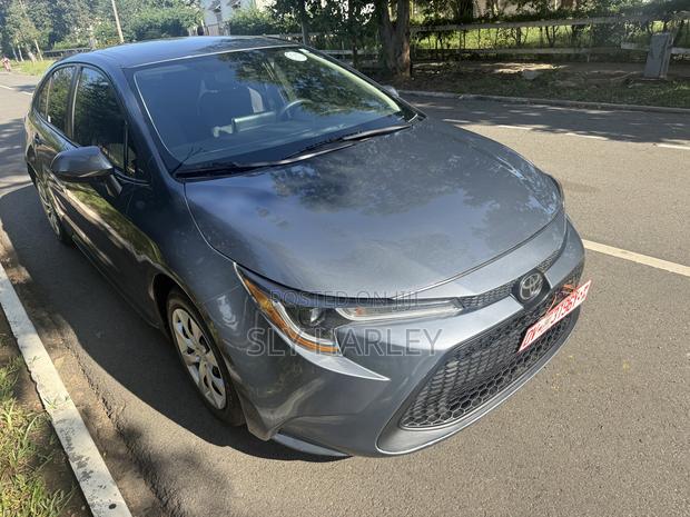 Toyota Corolla LE 2021 Gray · Photo 4