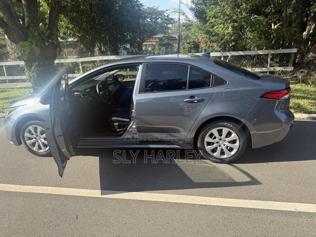 Toyota Corolla LE 2021 Gray · Photo 3