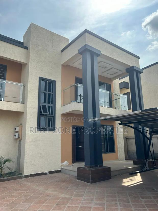 4bdrm Duplex in Dome for sale · Photo 2