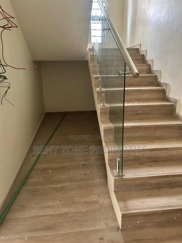 4bdrm Duplex in Dome for sale · Photo 6