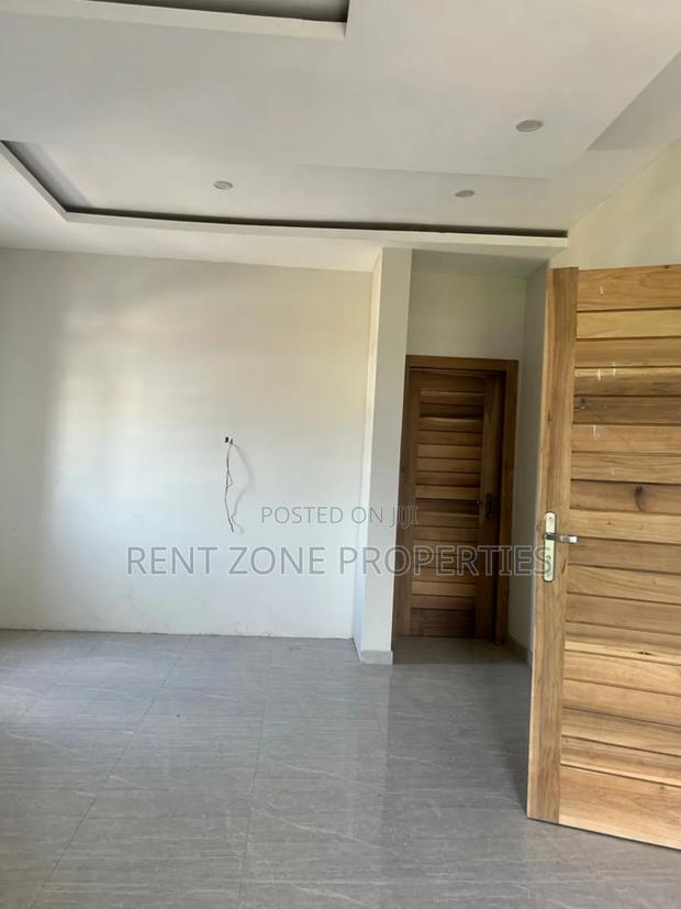 4bdrm Duplex in Dome for sale · Photo 8