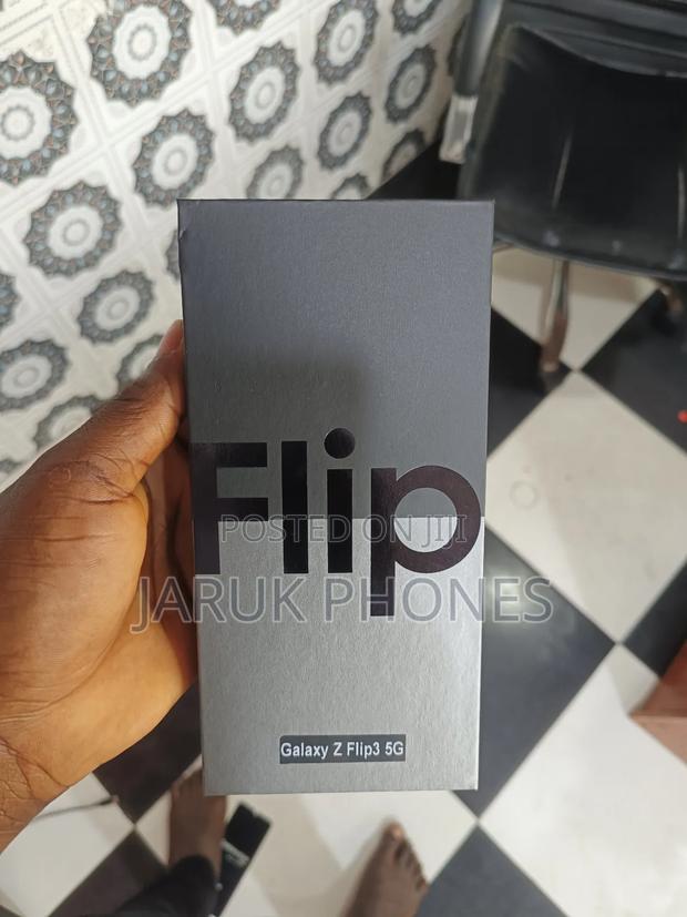 New Samsung Galaxy Z Flip 3 256 GB Green · Photo 1