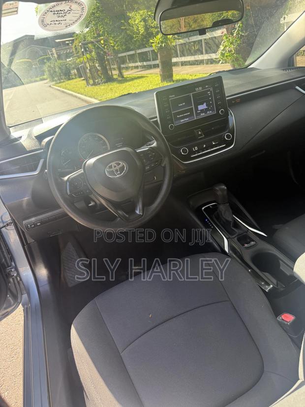 Toyota Corolla LE 2021 Gray · Photo 7