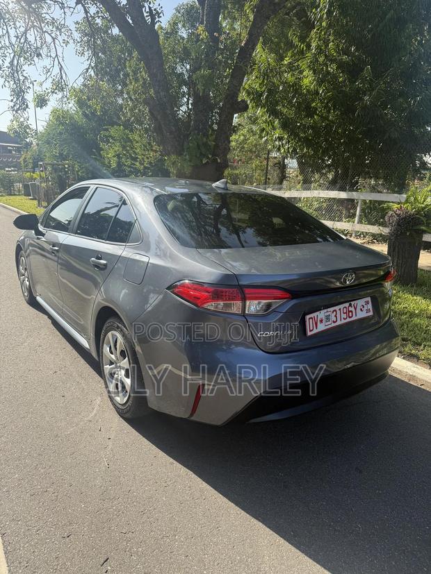 Toyota Corolla LE 2021 Gray · Photo 8