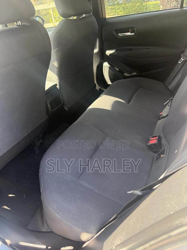 Toyota Corolla LE 2021 Gray · Photo 6