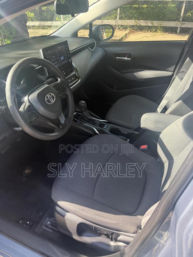 Toyota Corolla LE 2021 Gray · Photo 5