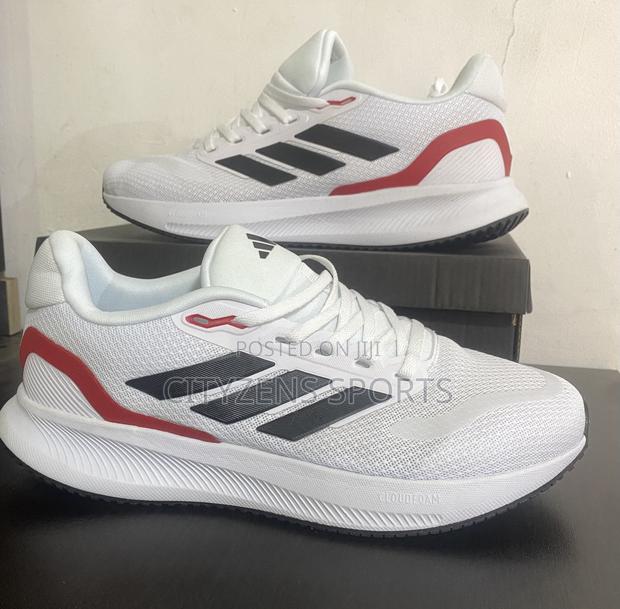 Adidas White Trainer · Photo 1