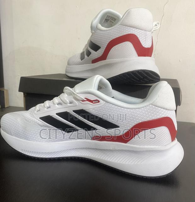 Adidas White Trainer · Photo 2