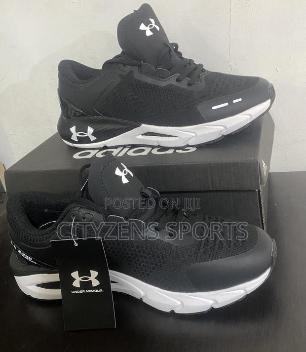 Under Armour Trainers · Photo 3