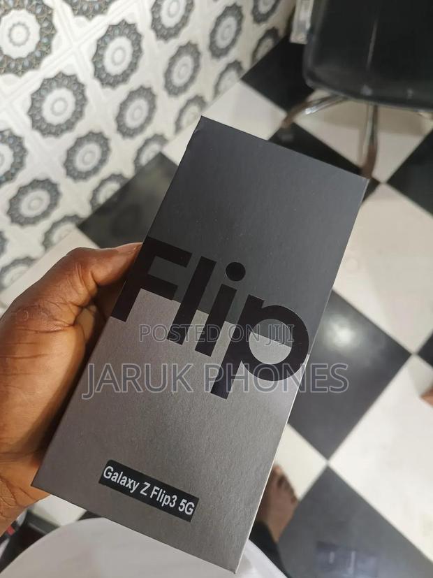 New Samsung Galaxy Z Flip 3 256 GB Green · Photo 3