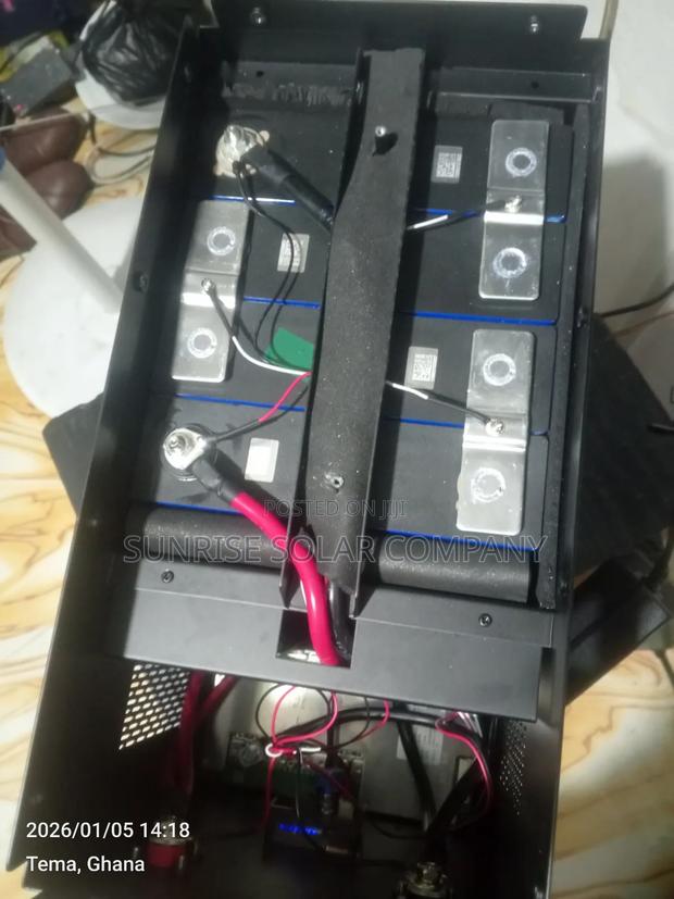 Solar Lithium Battery 12.8v 100ah With a Charger · Photo 4