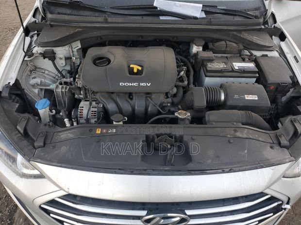 Hyundai Elantra SE 2018 Silver · Photo 4