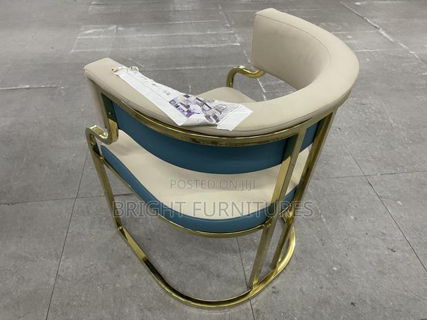 Luxury Imported Coffee Table With 2 Chairs · Photo 5
