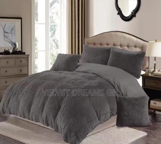 6-Piece Fluffy Duvet Set Soft, Cozy Luxurious · Photo 2
