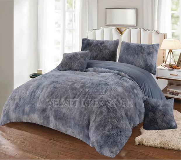6-Piece Fluffy Duvet Set Soft, Cozy Luxurious · Photo 1