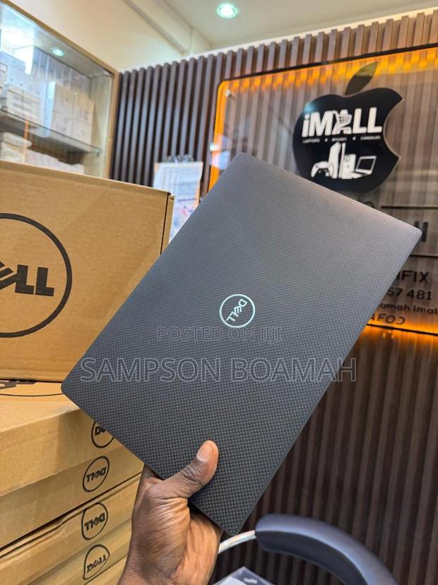 New Laptop Dell Latitude 7300 8GB Intel Core I5 SSD 256GB · Photo 1