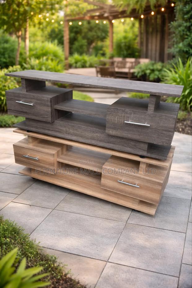 Executive Tv Stand for Ladies and Gentlemen · Photo 1