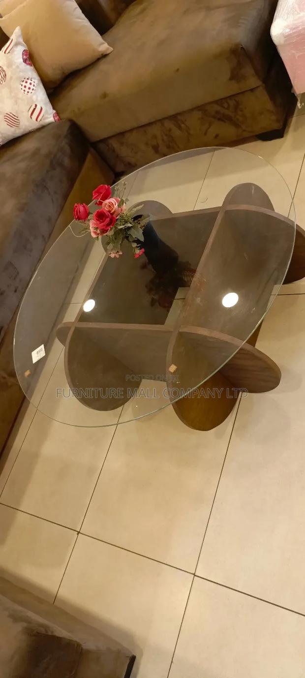 Classic Center Table Available as Seen · Photo 1