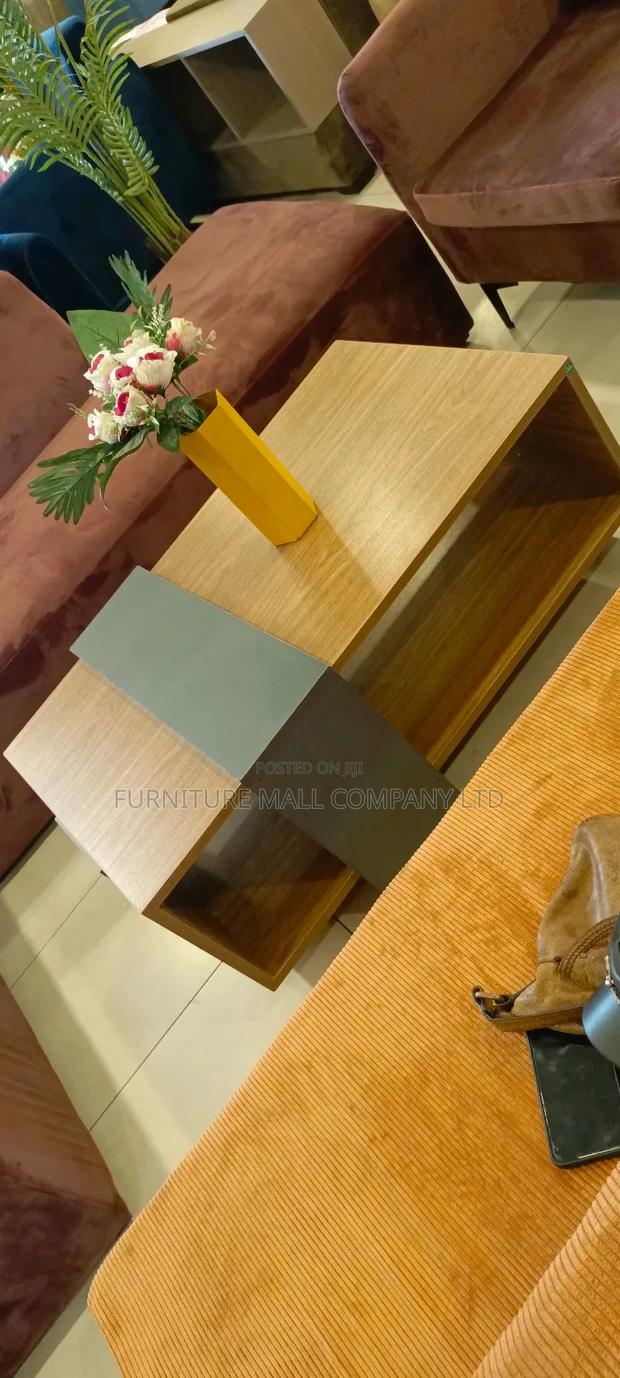 Nice Center Table Available as Seen · Photo 1