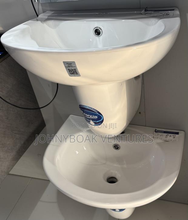 Short Stand Basin · Photo 2