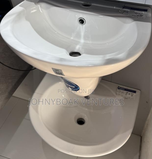 Short Stand Basin · Photo 3