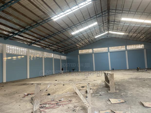 1,200 SQM Warehouse + 6bedrooms at Achimota for Rent · Photo 2