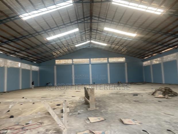 1,200 SQM Warehouse + 6bedrooms at Achimota for Rent · Photo 3
