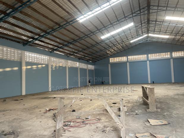 1,200 SQM Warehouse + 6bedrooms at Achimota for Rent · Photo 4