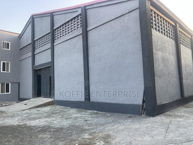 1,200 SQM Warehouse + 6bedrooms at Achimota for Rent · Photo 5