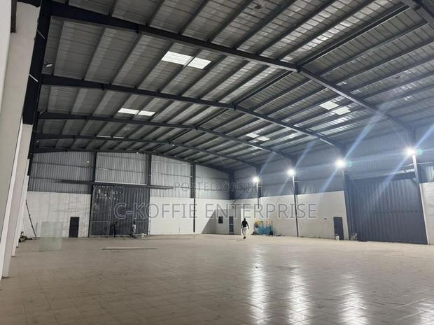 1,350sqm Warehouse at Achimota for Rent · Photo 3