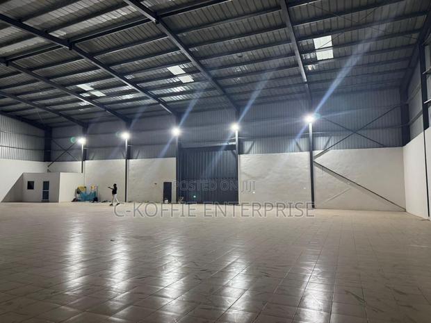 1,350sqm Warehouse at Achimota for Rent · Photo 4