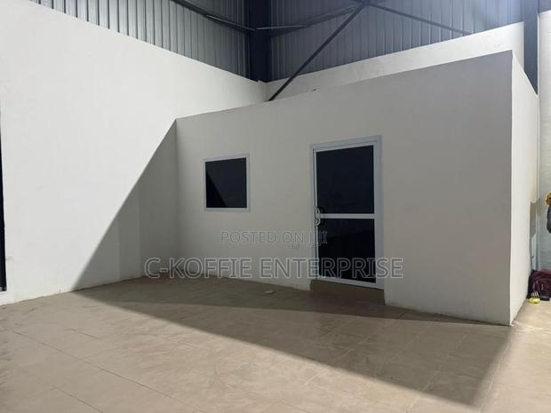 1,350sqm Warehouse at Achimota for Rent · Photo 6